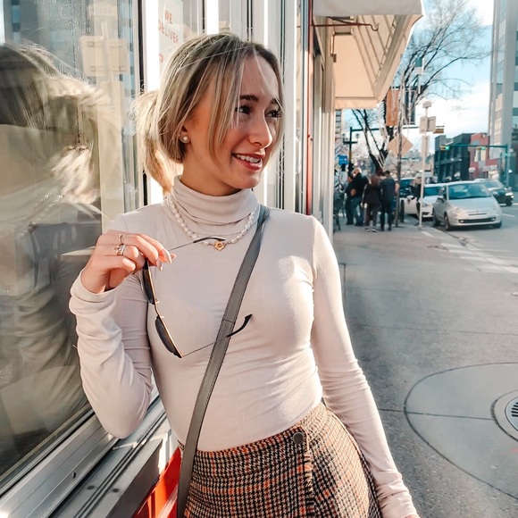 Meet your Posher, Ali - Picture 1 of 2